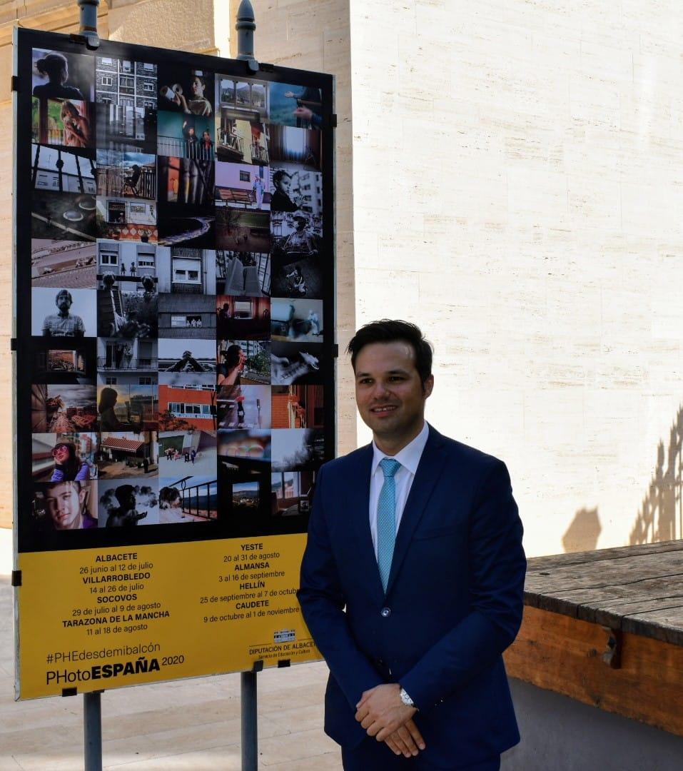 La fachada del Palacio de la Diputación, primera sede de la exposición fotográfica de gran tamaño #PHEdesdemibalcón