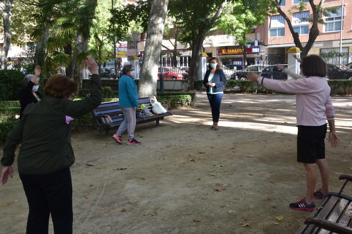 El Aula de Educación Corporal celebra sus sesiones de gimnasia al aire libre