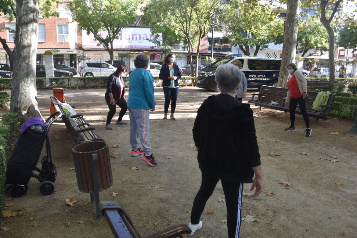 El Aula de Educación Corporal celebra sus sesiones de gimnasia al aire libre