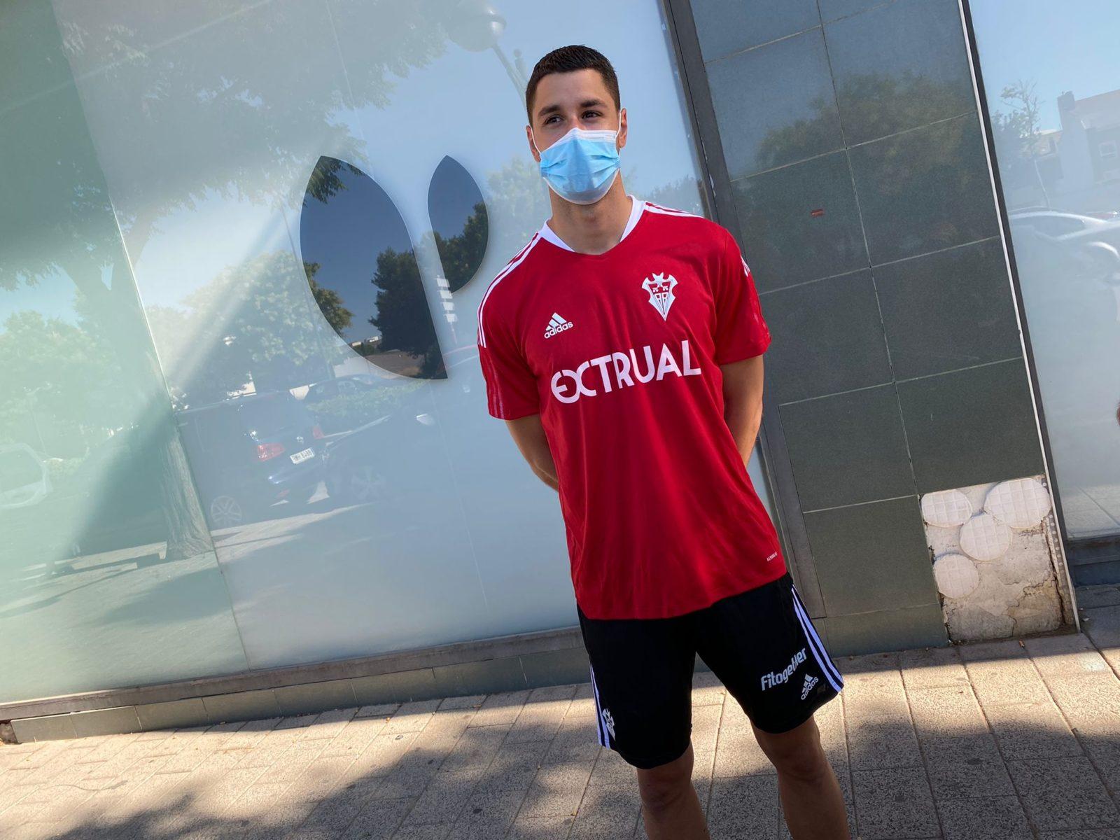 Bernabé: «Arrancamos con ganas de devolver al equipo al fútbol profesional»