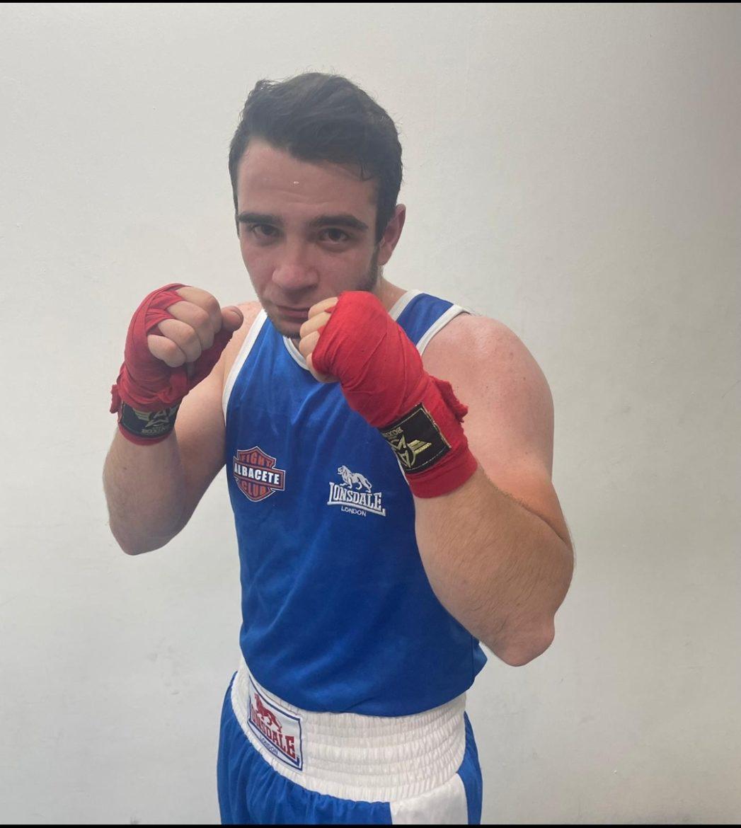 El boxeador del Fight Club Albacete, Ángel Carretero debuta mañana