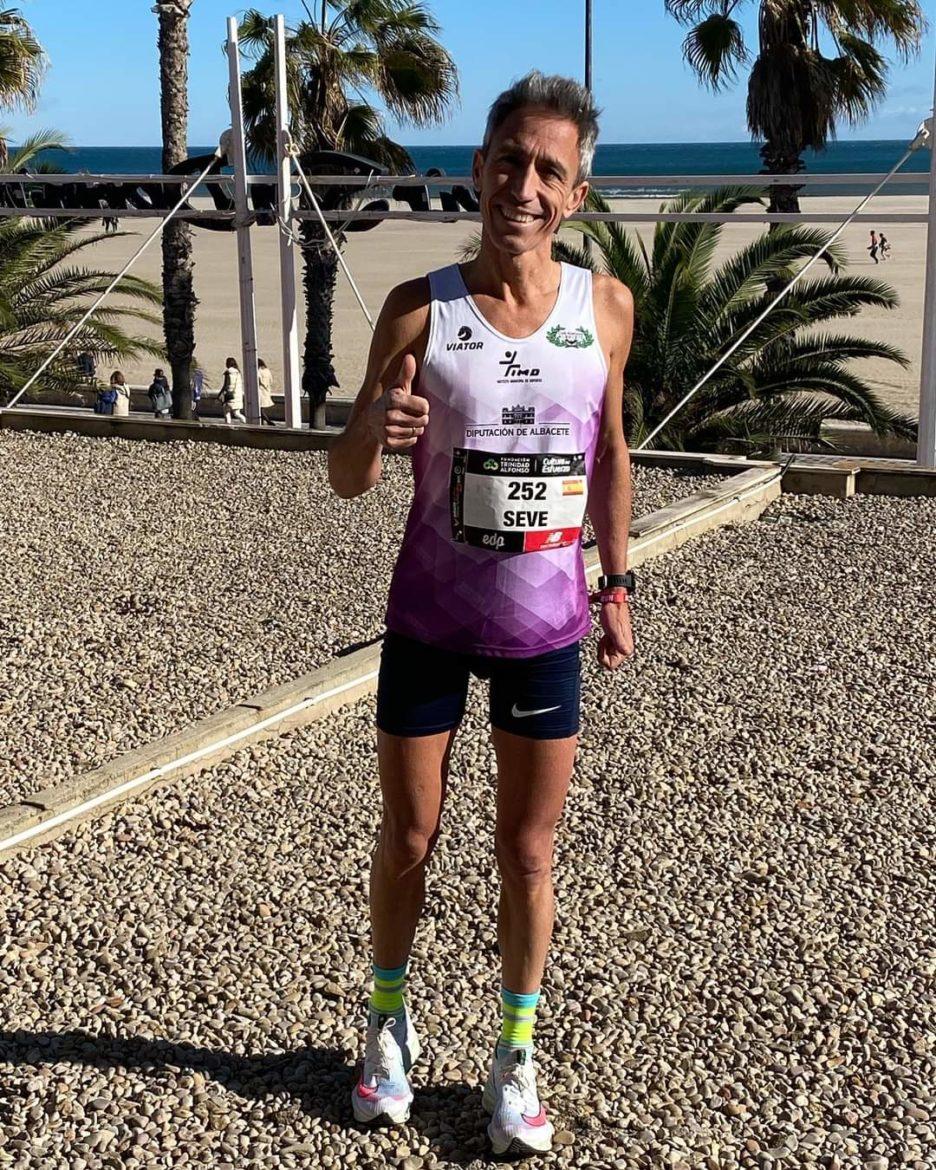 Seve Felipe bate el récord de España de maratón de +45