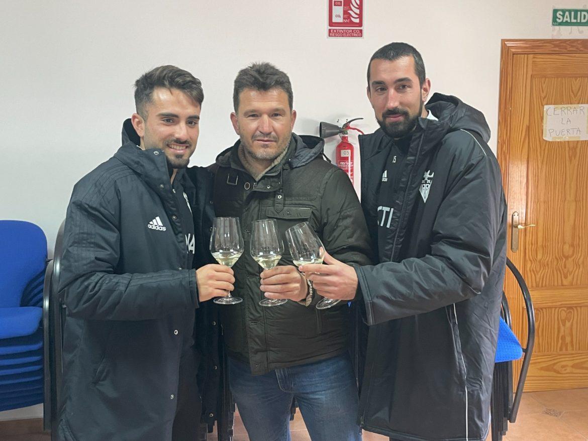 Sergi Maestre y Fran Álvarez visitan la Bodega Santa Cruz de Alpera