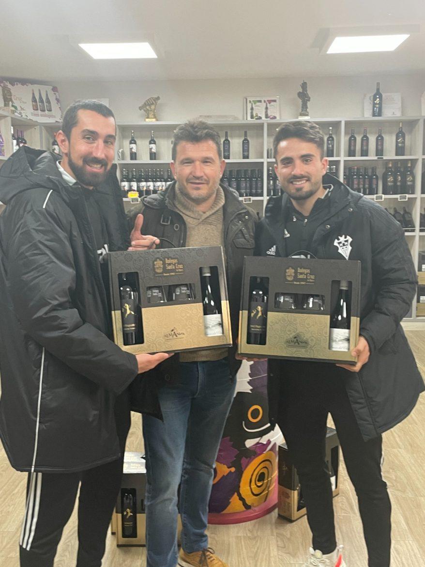 Sergi Maestre y Fran Álvarez visitan la Bodega Santa Cruz de Alpera