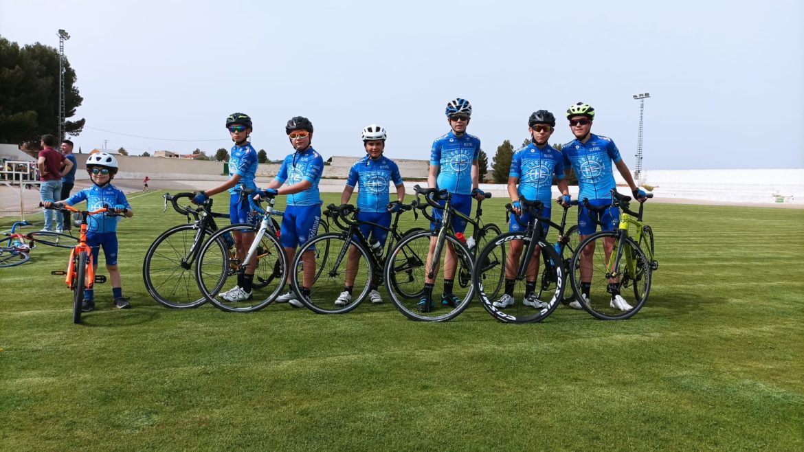 La escuela ciclista Albacete/Héctor Carretero debutó el sábado en Ossa de Montiel