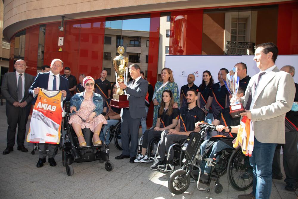 Las instituciones regionales, provinciales y municipales de Albacete felicitan al BSR Amiab por su histórica temporada