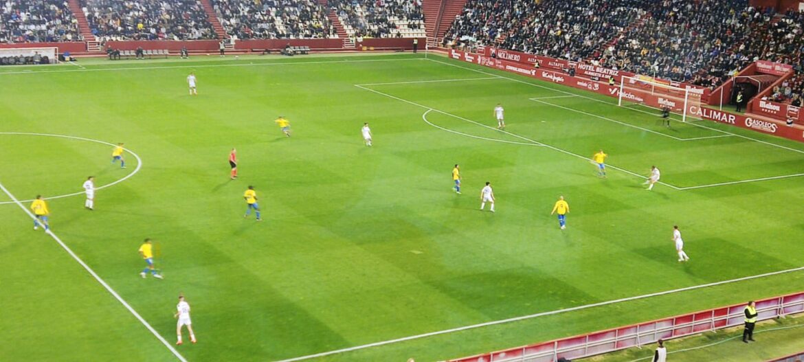 Crónica Albacete Balompié 1 - UD Las Palmas 2 | El balón parado mata al Albacete Balompié
