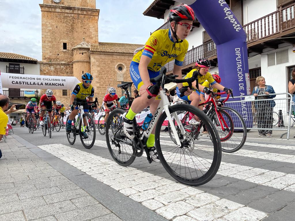 El Deporte Escolar vive una nueva jornada con actividades de atletismo y ciclismo