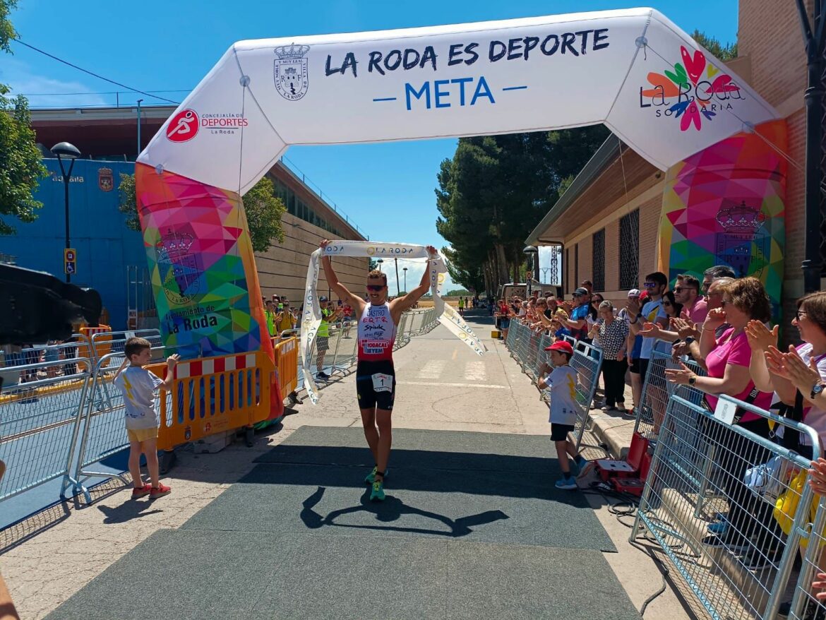 David Castro y Belén Baidez ganan el Triatlón Súper Sprint de La Roda