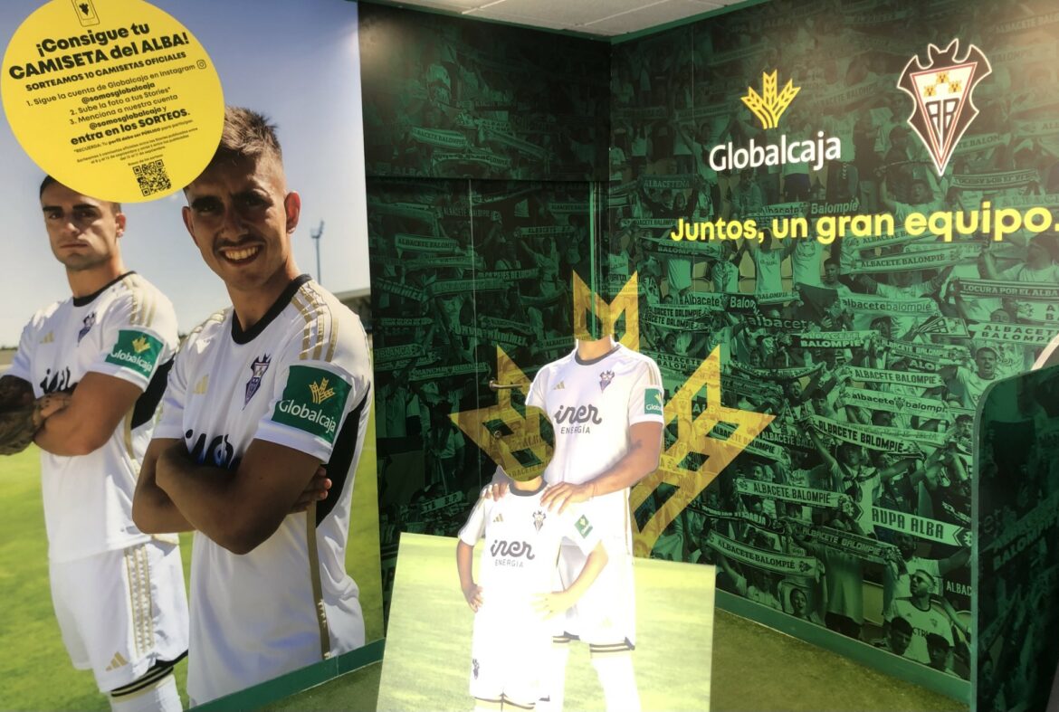 <strong>El Stand de Globalcaja recibe este lunes en su stand a los jugadores del Alba, Agus Medina y Djetei, para la firma de autógrafos</strong>