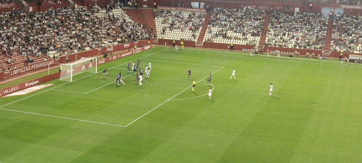 Crónica Albacete Balompié 2 - R. Valladolid 0 | El Alba se estrena de tres
