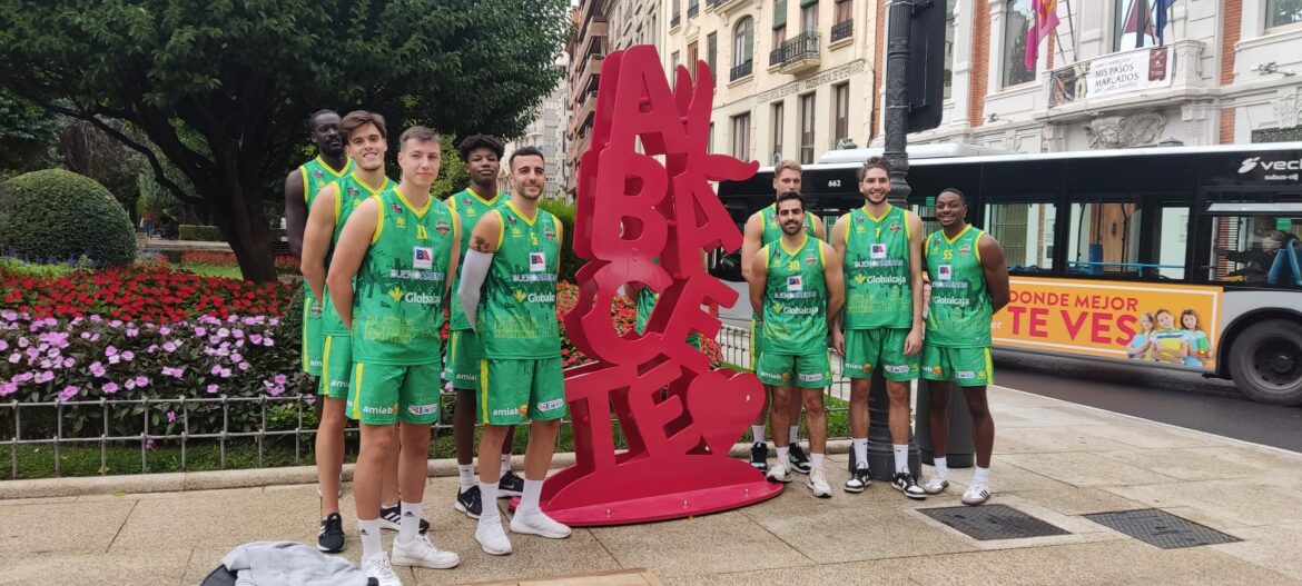 Albacete Basket y Aquadeus presentan la nueva equipación y el envase de agua mineral con motivos del equipo