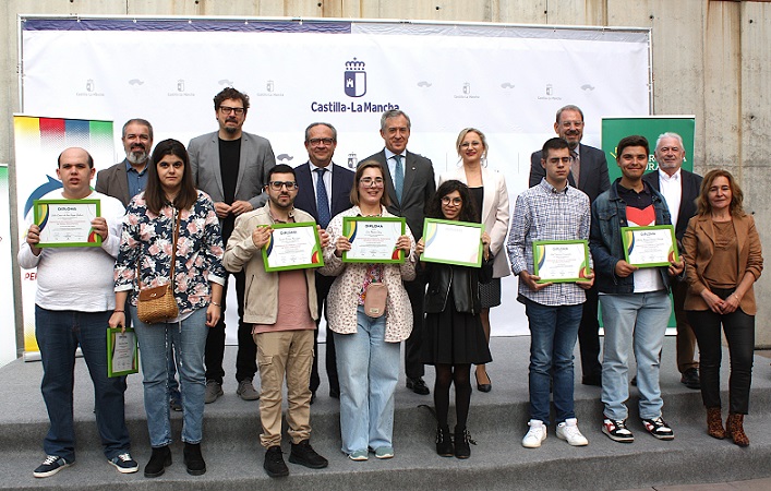 Fundación Eurocaja Rural, JCCM y Fundación CIEES entregan los diplomas a los alumnos con discapacidad intelectual que han realizado prácticas de digitalización