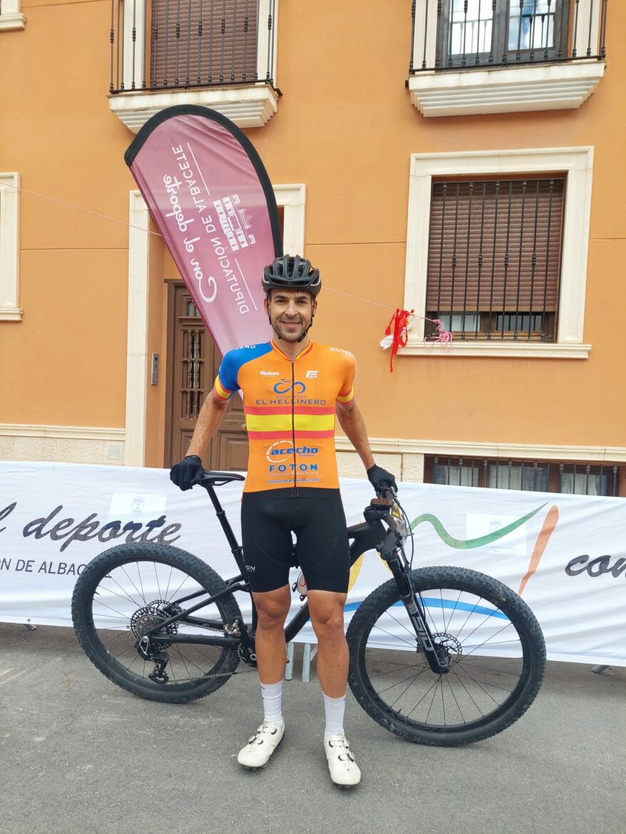 Alberto López y Nieves Giménez triunfan en la prueba BTT de Chinchilla de Montearagón