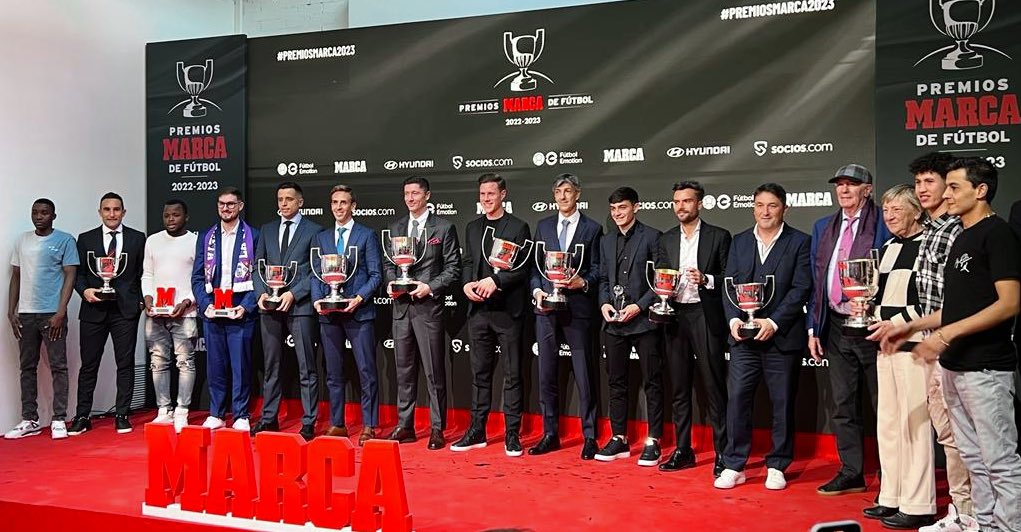 Premios Marca de Fútbol | Rubén Albés recibe el "Miguel Muñoz" al mejor entrenador de la categoría de Plata