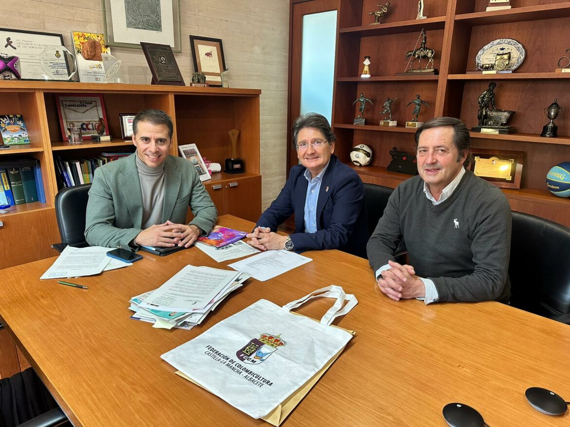 El Gobierno de Castilla-La Mancha y la Federación regional de Colombicultura sientan las bases de la futura ley del palomo deportivo