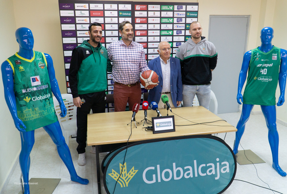 Globalcaja apoya al baloncesto en el derbi provincial