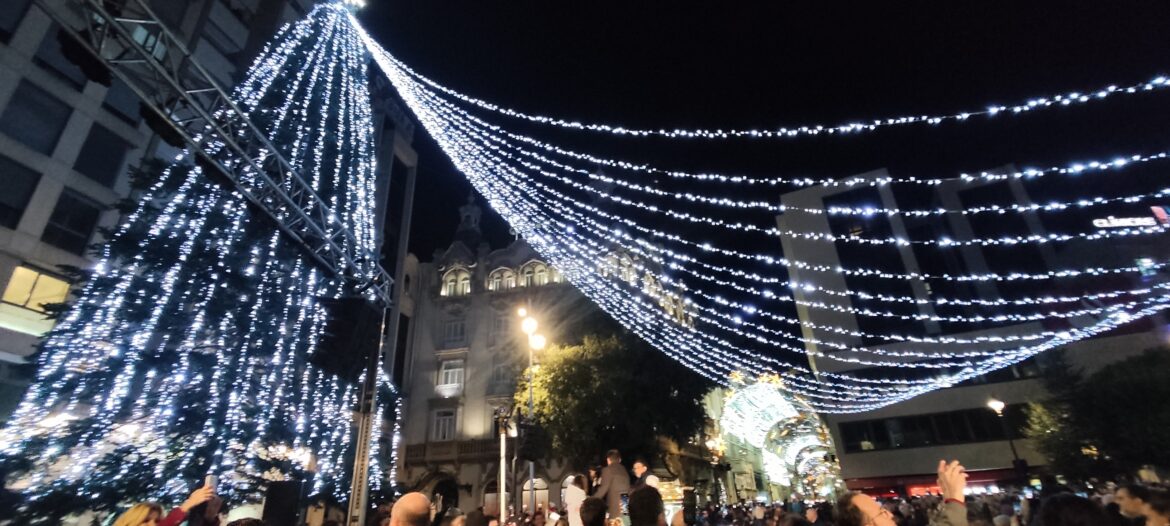 <strong>Manuel Serrano destaca la elevada participación registrada en el acto de inauguración del alumbrado navideño que ha contado con más de 25.000 asistentes: “Todos iluminamos Albacete”</strong>