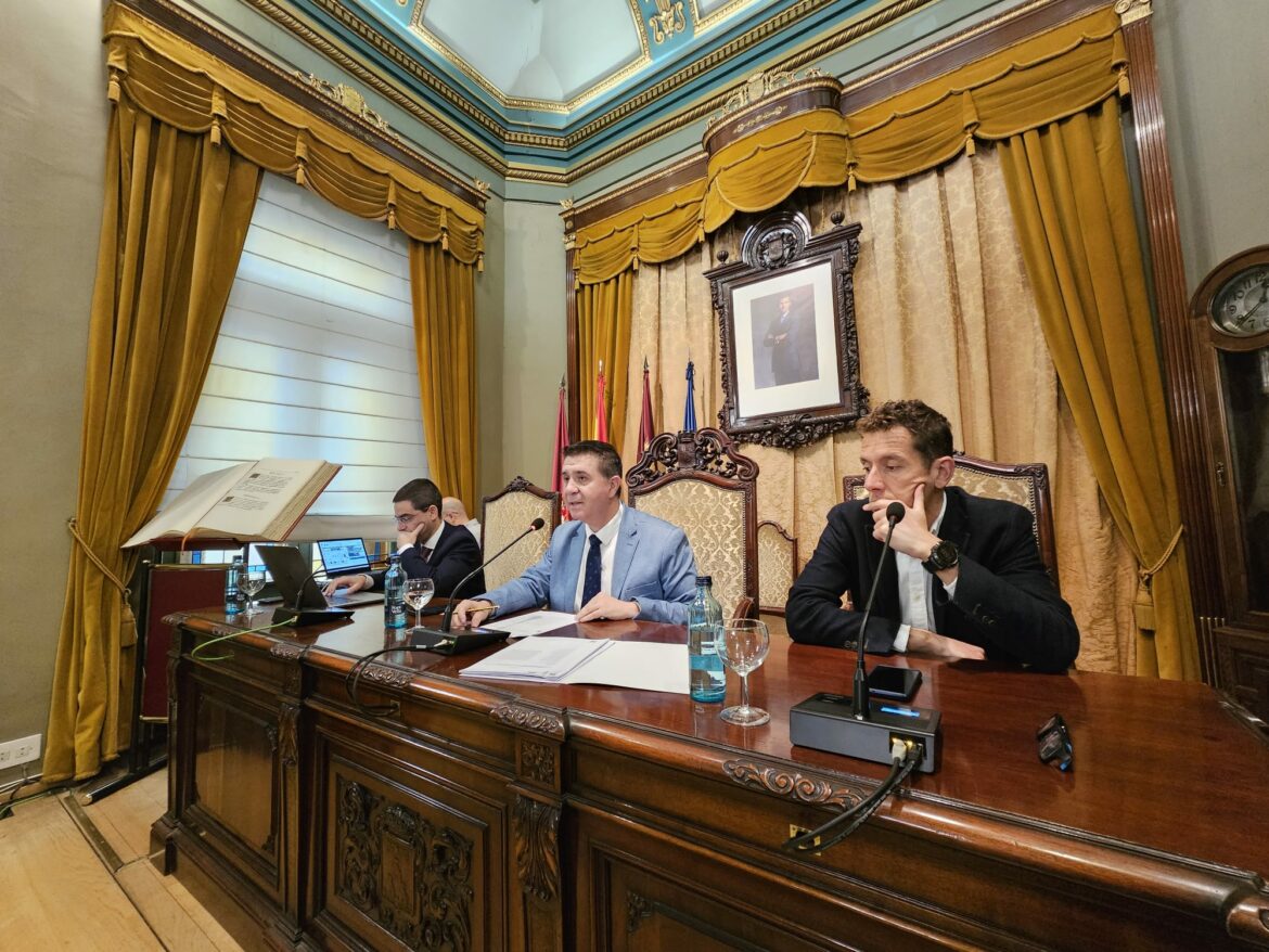 El Pleno de la Diputación aprueba la concesión de la Medalla de Oro, de Honor y Gratitud de la provincia de Albacete a Pedro Piqueras y Alba Redondo