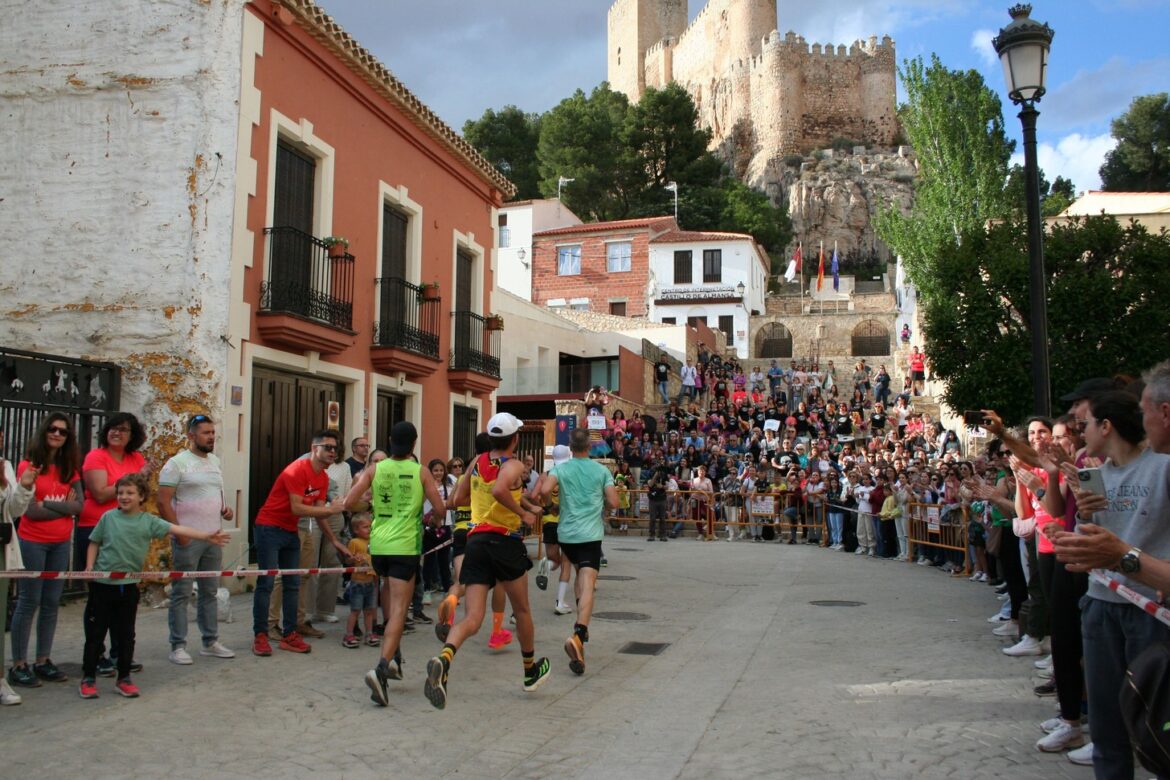 <strong>Hernández y Magán repiten triunfo en la XXIII Media Maratón de Almansa</strong>