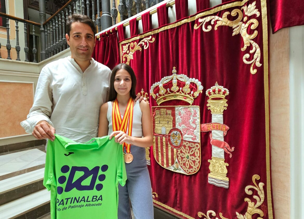 La Diputación recibe a la patinadora Andrea Valenciano en el Palacio Provincial de Albacete