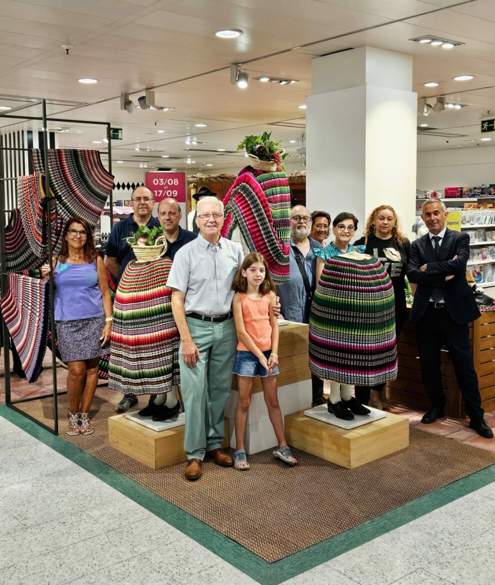 Grupo de Danzas Magisterio y El Corte Inglés inician una campaña para lograr la Declaración de Bien de Interés Cultural del tradicional “Refajo encañonao”