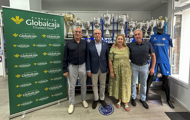 <strong>La Fundación Globalcaja colabora en la mejora de las condiciones deportivas de la escuela del Calvo Sotelo CF de Puertollano</strong>