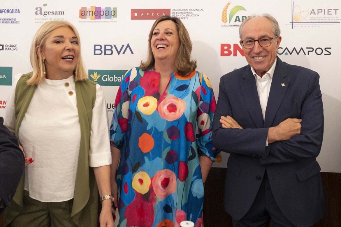 <strong>El presidente de Globalcaja arropa a las mujeres empresarias en su tradicional encuentro en la Feria de Albacete</strong>