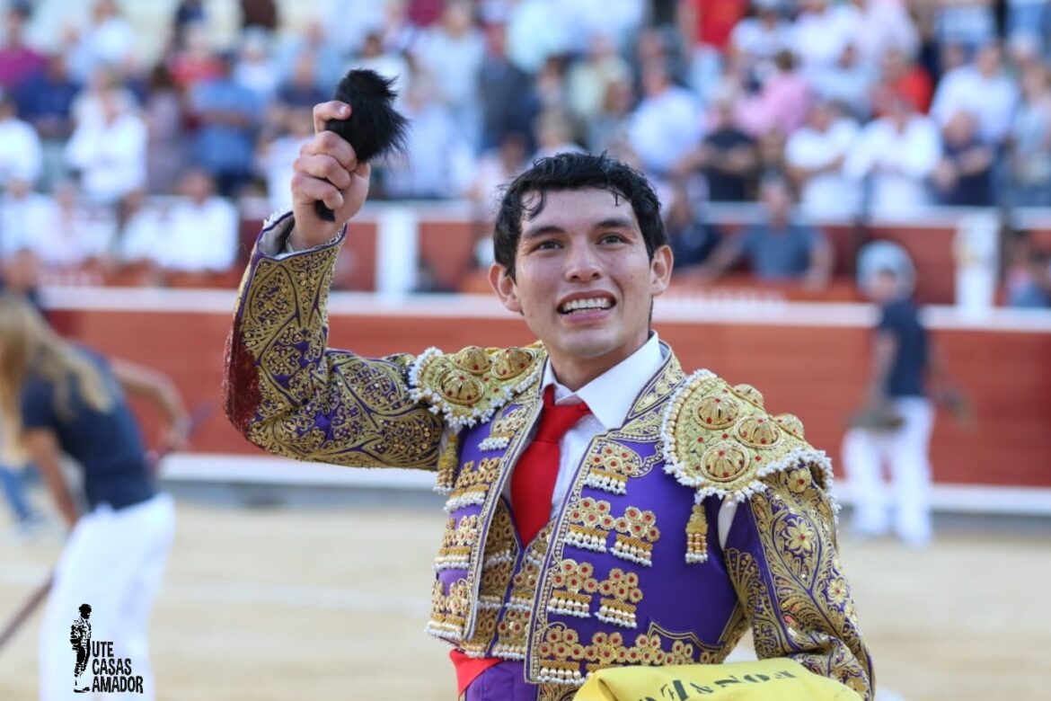 <strong>Isaac Fonseca corta la primera oreja de la feria</strong>