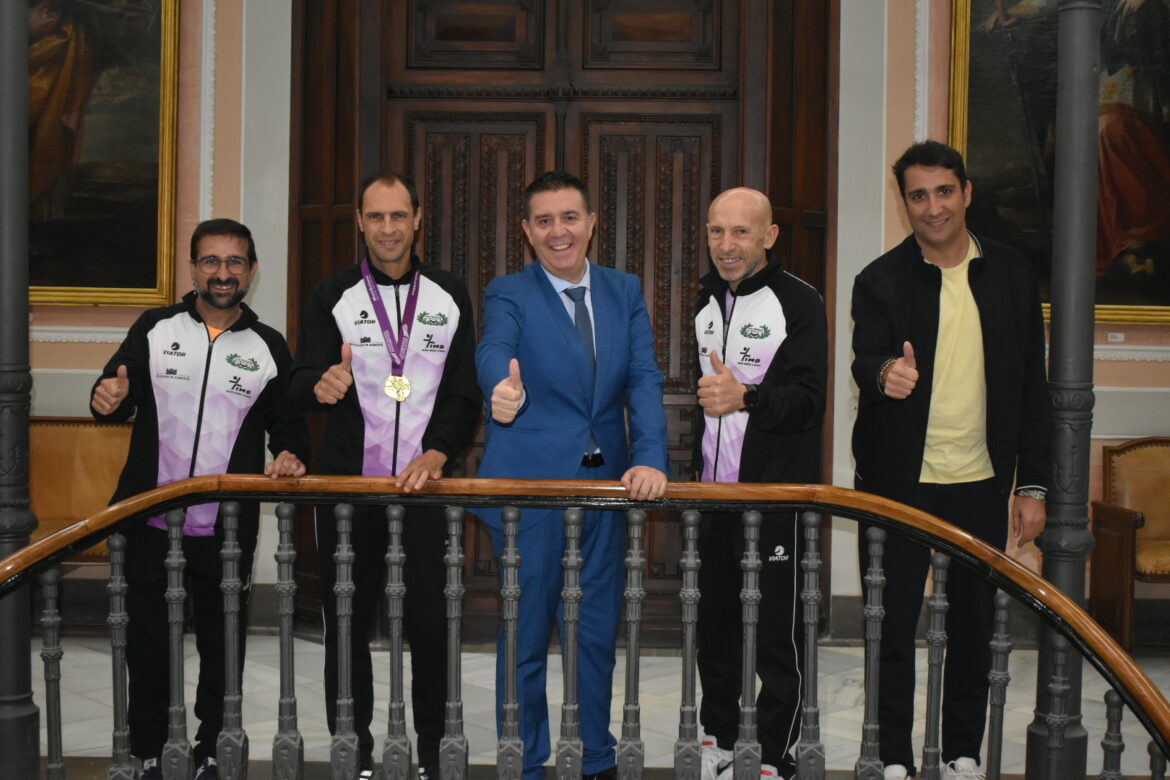 <strong>Cabañero felicita al atleta albacetense Francisco José Sánchez Martínez por su oro en el Campeonato del Mundo de Maratón Máster</strong>