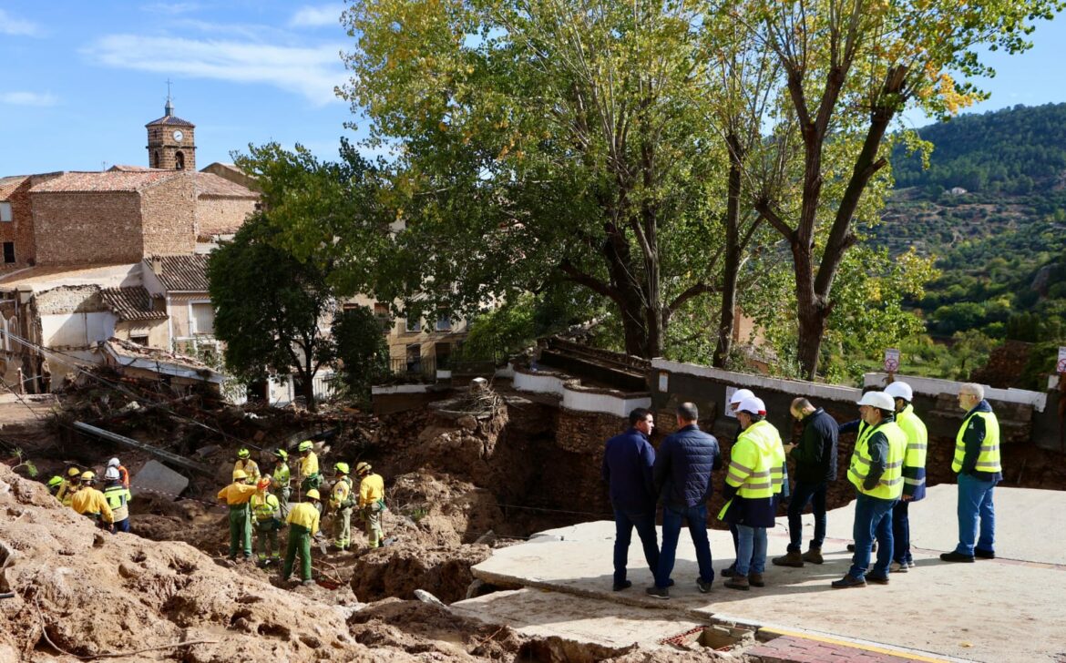 <strong>Diversos servicios de la Diputación de Albacete trabajan intensamente en los diversos frentes de acción en marcha para dar respuesta a la emergencia en Letur</strong>