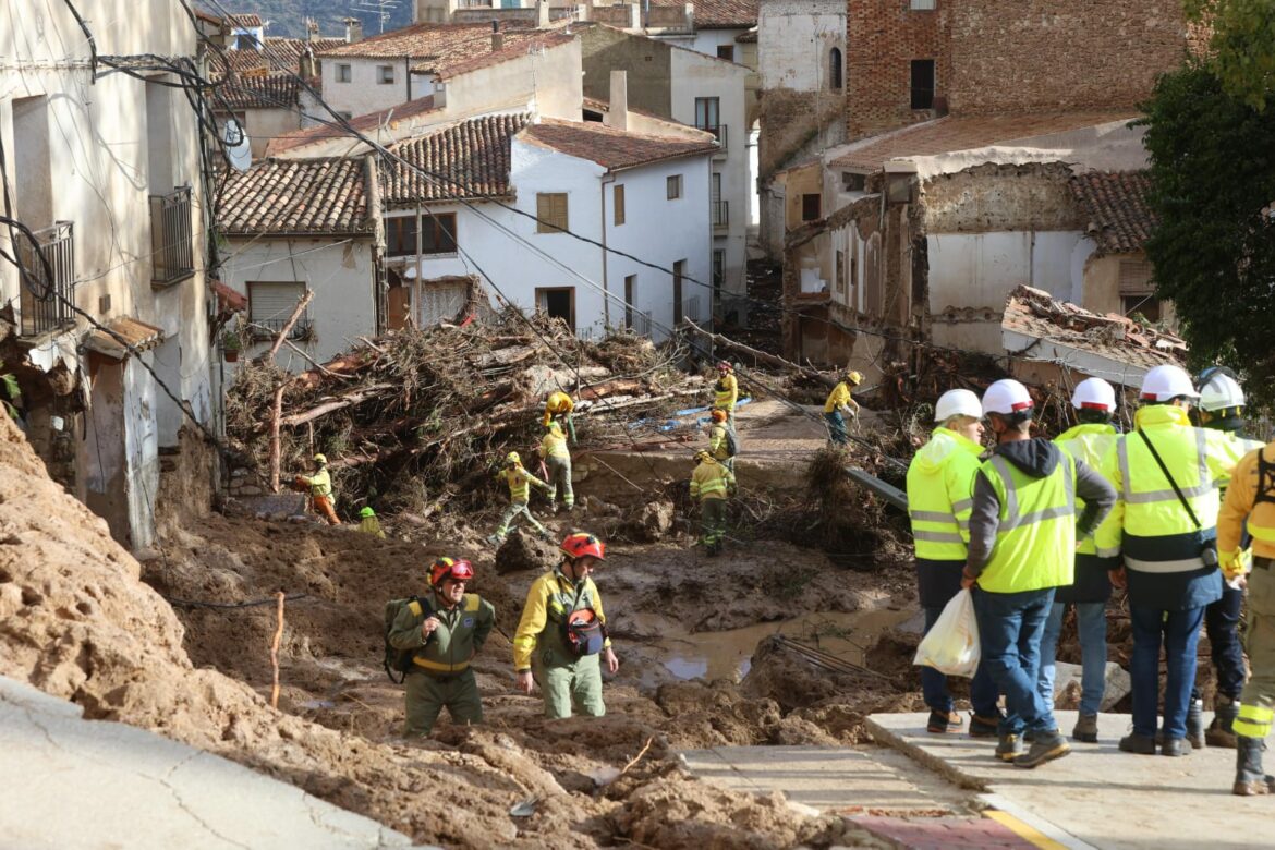 La Diputación de Albacete sigue reforzandorecursos en Letur tras la devastación causada por la DANA y sus bomberos se afanan en la búsqueda coordinada de personas aún sin localizar