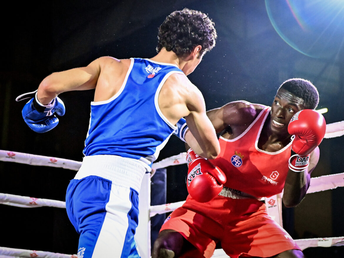 Boxeo | Elvis Sangou y Aymen Larabi boxean en Altea este próximo sábado