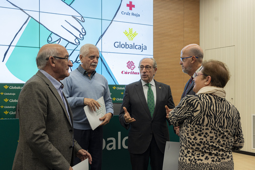 <strong>Globalcaja entrega 140.000 euros a Cáritas y a Cruz Roja procedentes de las donaciones ciudadanas para afrontar los efectos de la DANA</strong>