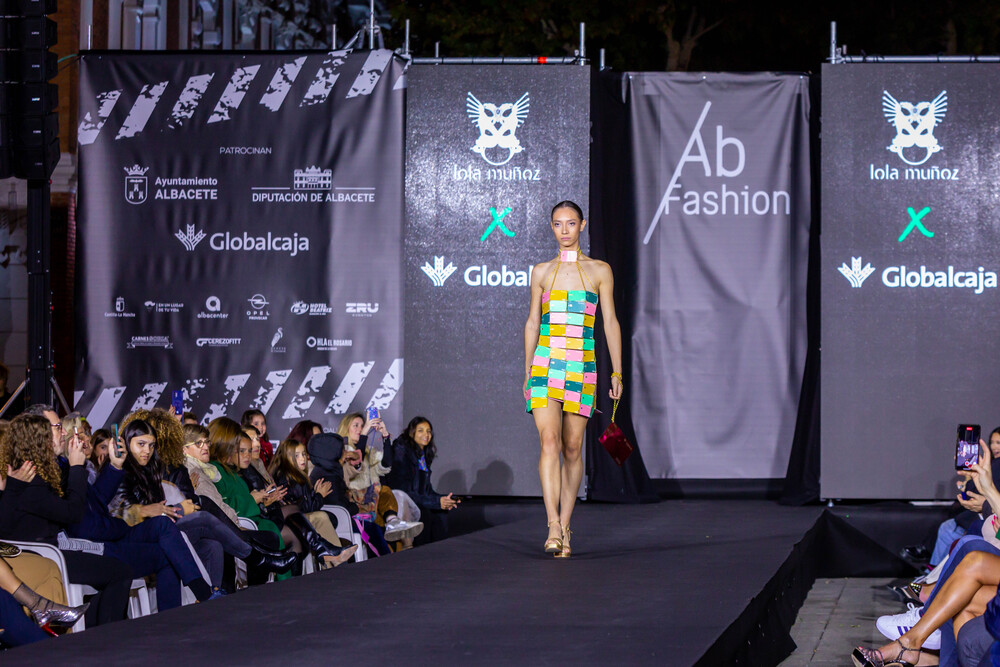 <strong>Globalcaja apoya al comercio local en el desfile ‘Zona de Moda’ y sortea entre el público tarjetas regalo </strong>