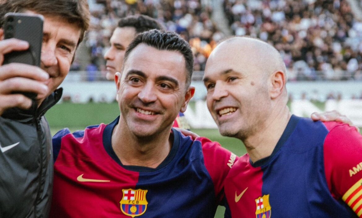 Xavi e Iniesta lideran al Barça en la victoria frente al Real Madrid en El Clásico de leyendas en Tokyo (2-1)