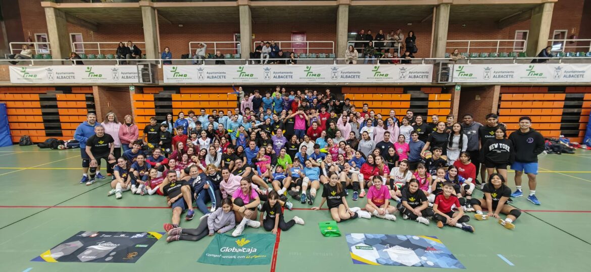 Gran éxito del Torneo Voley Mix 4x4 de Navidad organizado por el CV Albarena