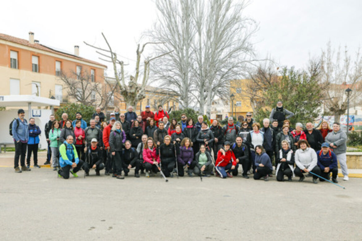 <strong>Rodeados de floridos almendros, la Ruta de Senderismo de la Diputación admiró Férez</strong>