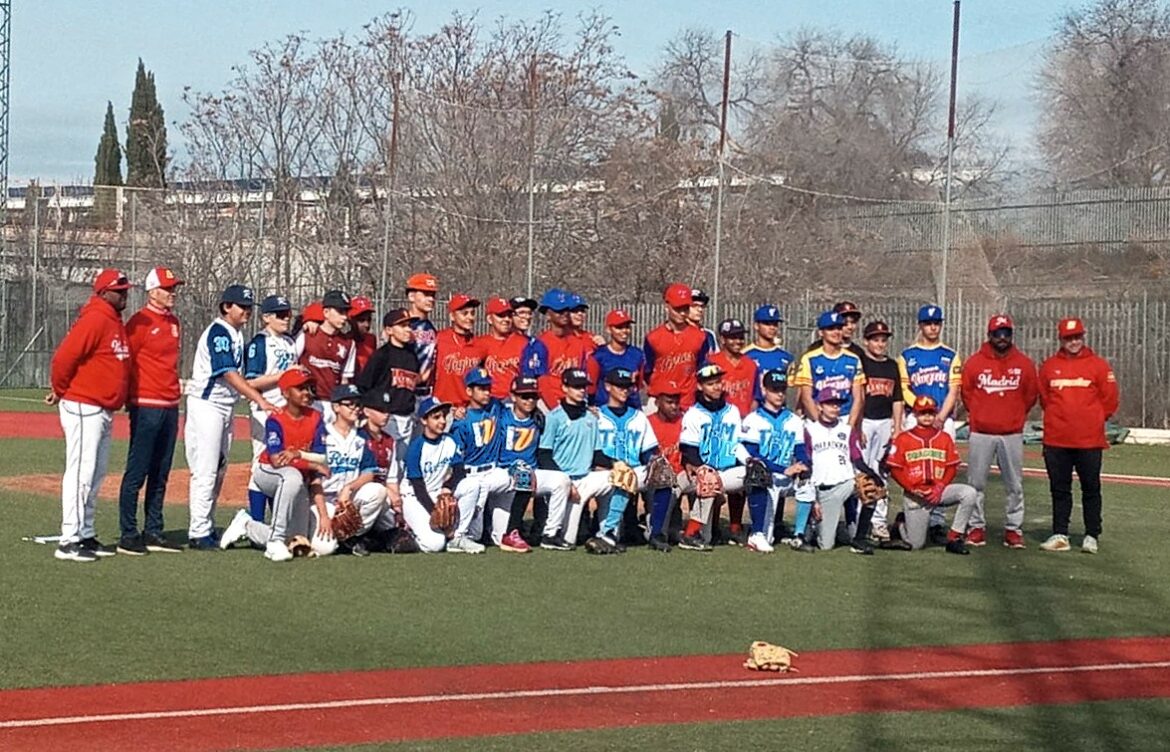 Manu Alonso, del Dragones de Albacete Beisbol Club, preseleccionado con la selección sub15