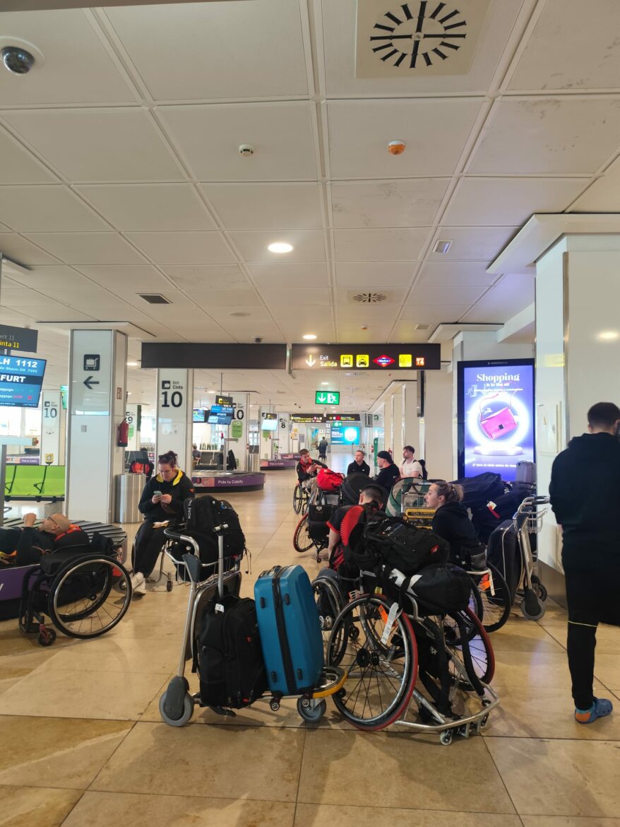 El Campeón de Europa parado en Barajas sin maletas