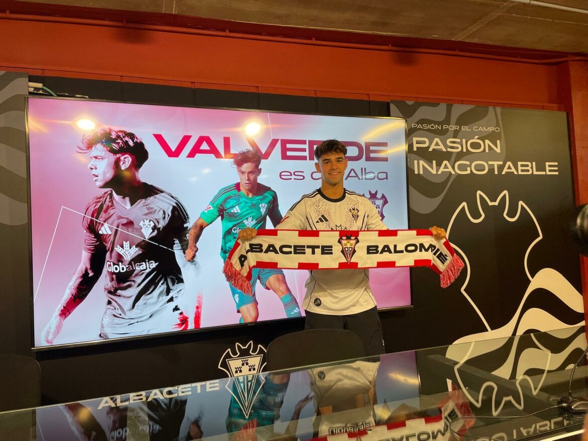 Víctor Valverde presentado como nuevo jugador del Albacete Balompié