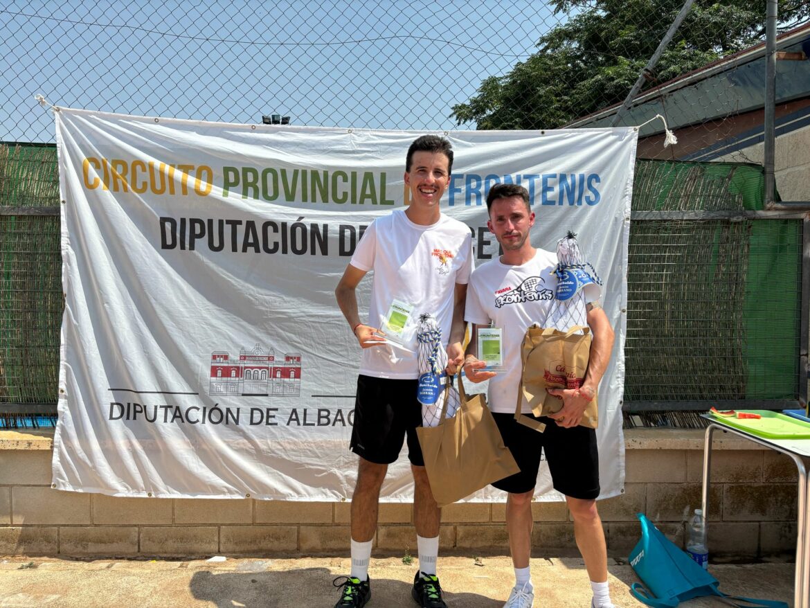II Circuito provincial Frontenis | Los valencianos Pau Aragó y Raimón Roca ganan el torneo de pozo Lorente