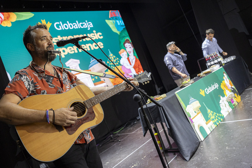 <strong>El Stand de Globalcaja promociona los alimentos de la tierra en la Feria de Albacete con el showcooking de Jesús Segura </strong>