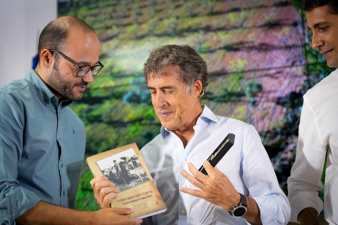 <strong>Pistoletazo de salida para la V Gran Fondo Internacional Sierra de Albacete en el stand ferial de la Diputación</strong>