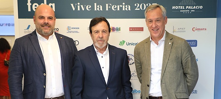 El presidente de Eurocaja Rural acompaña a los empresarios en la inauguración de la Caseta de FEDA en la Feria de Albacete