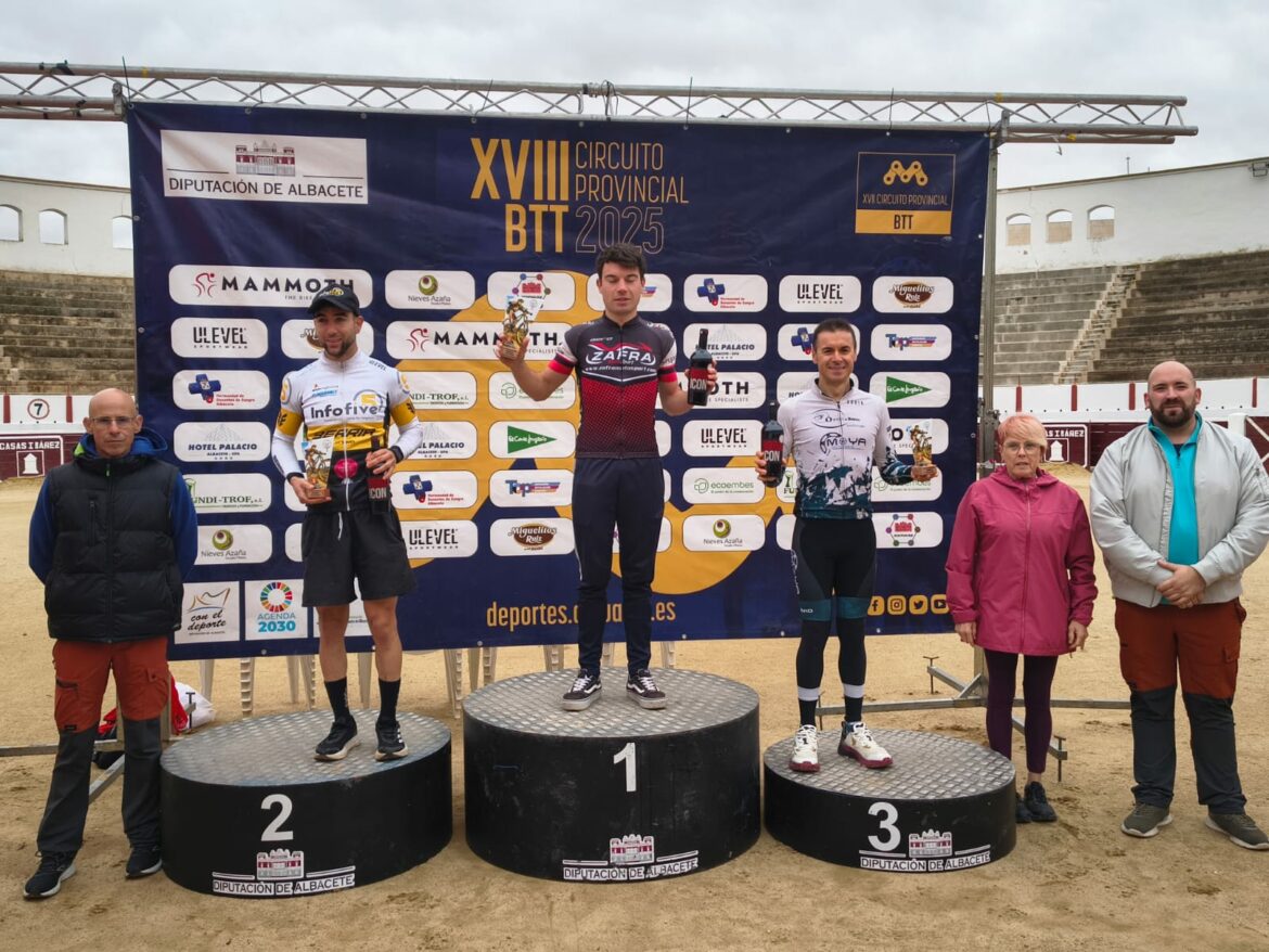 <strong>David Zafra y Rosario Alacid repiten triunfo en la BTT ‘Ironmanchuela’</strong> <strong>David Zafra y Rosario Alacid repiten triunfo en la BTT ‘Ironmanchuela’</strong>