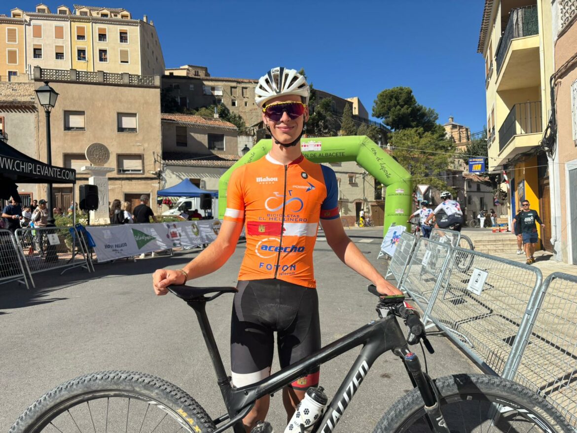 Juan González y Rosario Alacid vencen en la maratón BTT de Chinchilla