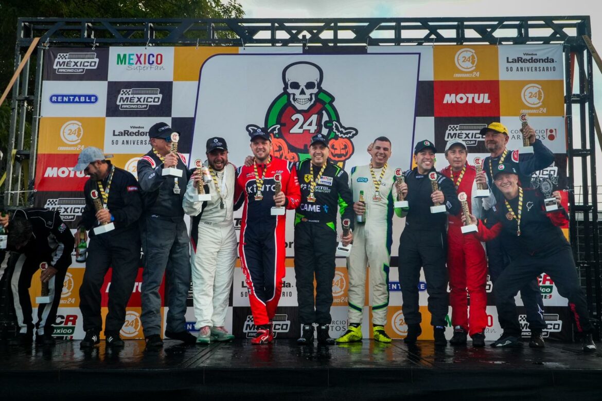 Los pilotos Fernando Navarrete, Manu Cañizares, Fernando Pedrera y José Chico campeones de las 24 h de México