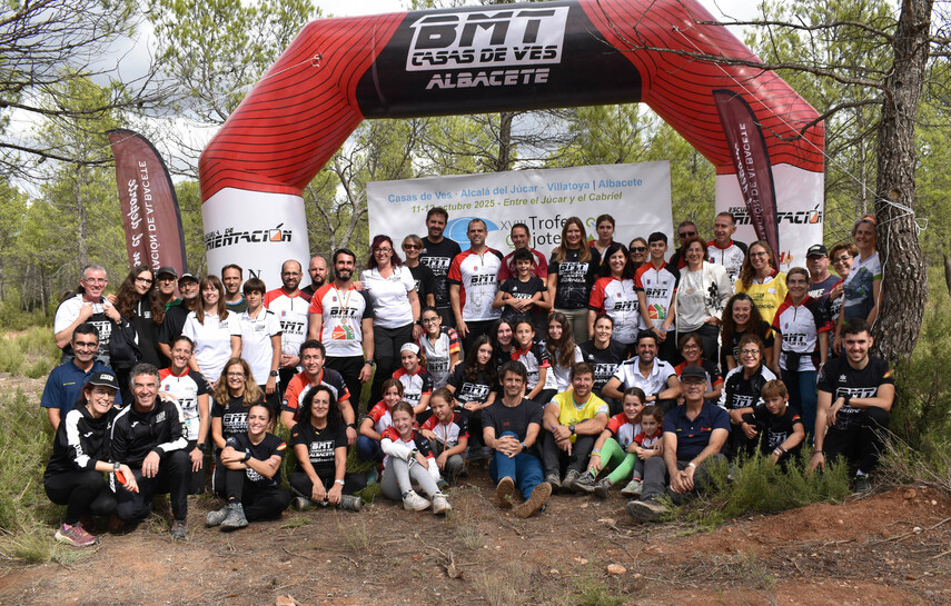 <strong>María Prieto y Gonzalo Ferrando ganan el Trofeo Quijotes 2025 de Orientación</strong>