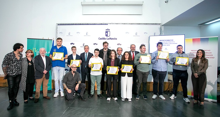 Fundación Eurocaja Rural, JCCM y Fundación CIEES impulsan la empleabilidad de jóvenes con discapacidad intelectual a través de la formación digital Fundación Eurocaja Rural, JCCM y Fundación CIEES impulsan la empleabilidad de jóvenes con discapacidad intelectual a través de la formación digital